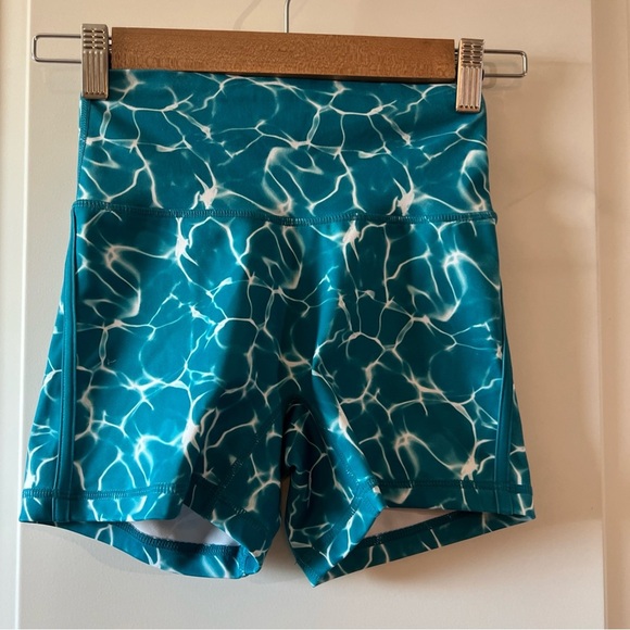 Buffbunny Citrus Shorts in Reflection Print Teal - Picture 1 of 8